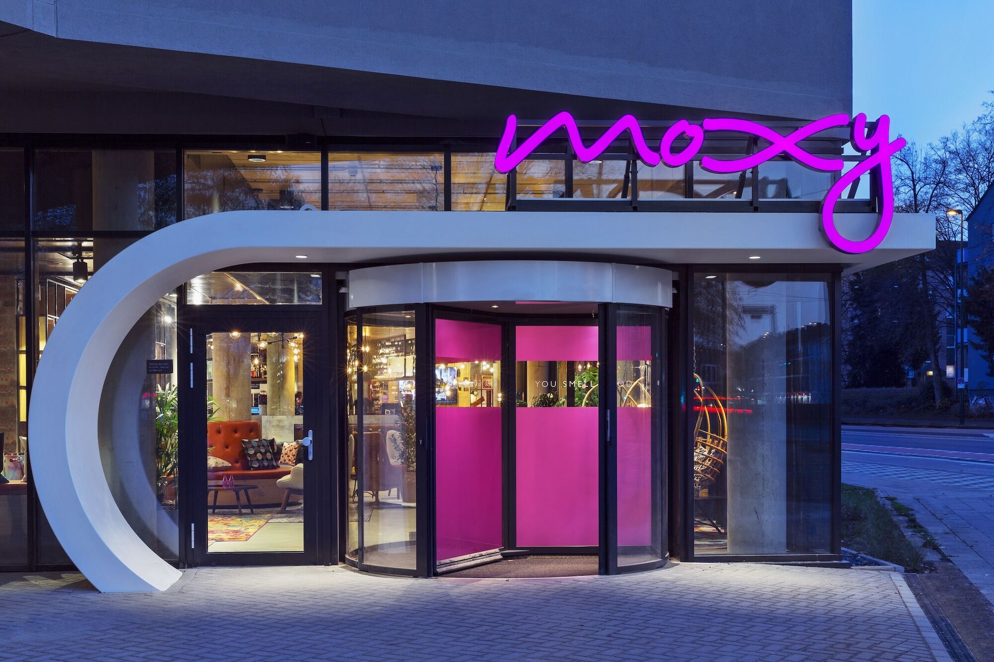 Moxy Frankfurt Airport Kelsterbach Hotel Bagian luar foto